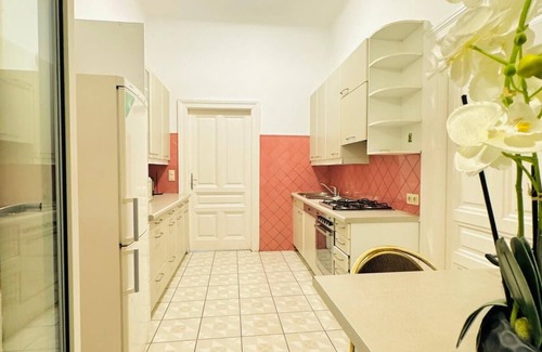 Brigittenau Appartement | 9BR Apt for 18P Walk to Augarten