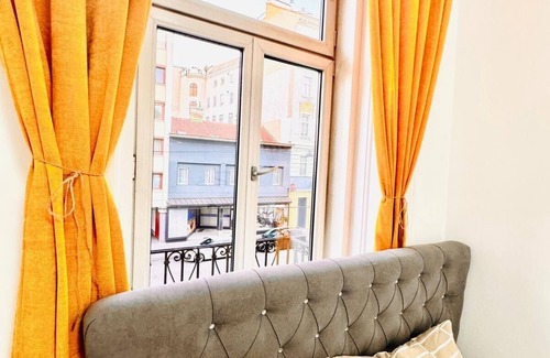 Brigittenau Appartement | 9BR Apt for 18P Walk to Augarten