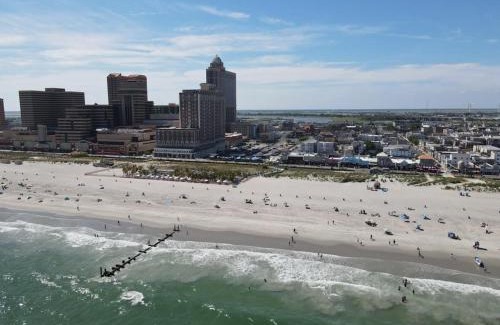 Atlantic City Maison | 9BR Beach Block House with 13 Beds in Central Atlantic City