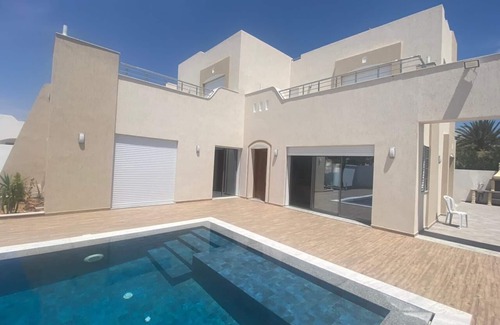 Fatou Villa | Villa de Grand Standing Avec Piscine, Pour vos Vacances ensoleillées