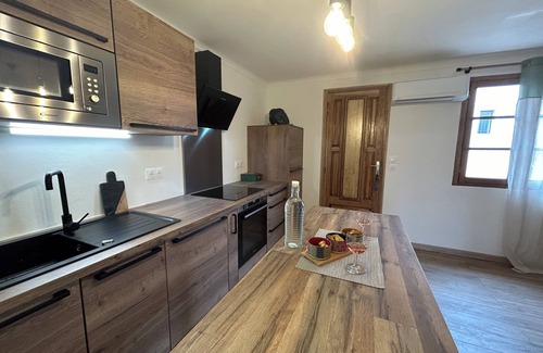 Monacia-d'Aullene Appartement | A 10 mn des plages, appartement refait à neuf au cœur d'un village authentique.