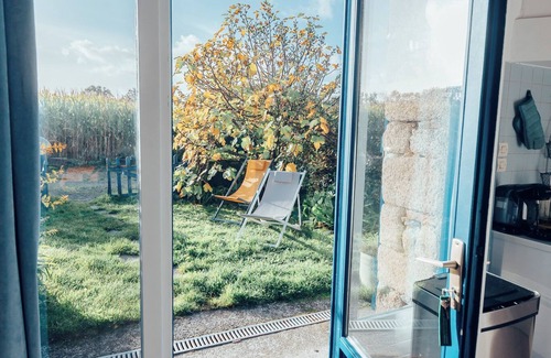 Tregunc Cottage | A 18 min à pied de la mer, cette jolie longère bretonne avec jardin vous ravira!