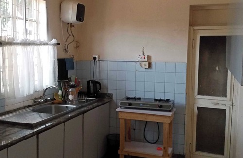 Mushin Cabine | A 2-minute drive from the SPAR market. Friendly and calm environment