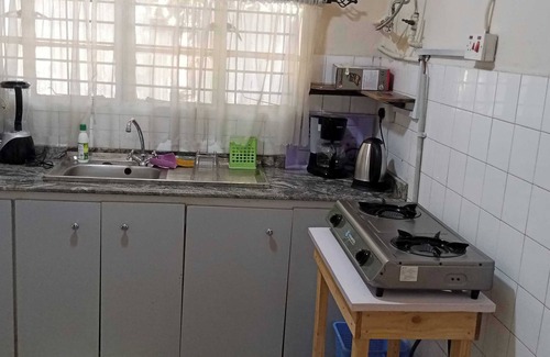 Mushin Cabine | A 2-minute drive from the SPAR market. Friendly and calm environment
