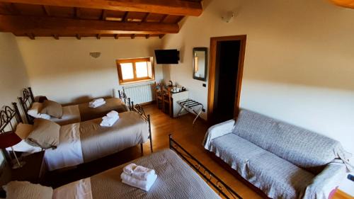 Grotte di Castro Maison | A 2 Passi dal Lago