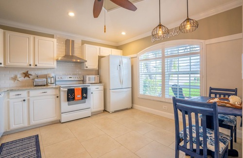 Beachwalk Isles Maison | Un 3 chambres 2 salles de bain piscine chauffée à la maison seulement 5 miles de Fort Myers Beach!