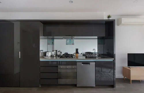 Parkville Appartement | A 3BR Apt Next to Melbourne Zoo, FREE Parking