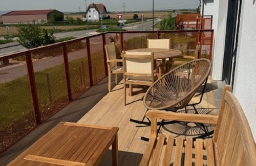 Meistratzheim Appartement | A 8 Minutes D'obernai : Havre de Paix Avec Terrasse et Parking Privatif