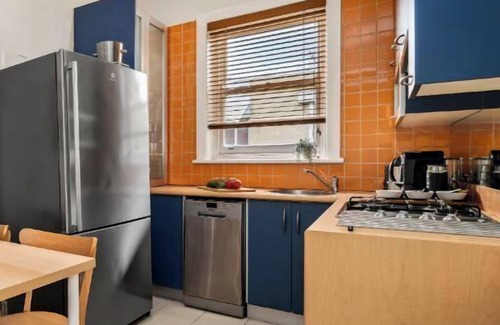 Albert Park Appartement | A+ Albert Park Art Deco Gem. Sleeps 5. Bevan4.