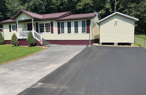 Newtown Maison | A & B TRAIL HOUSE @ Hatfield-McCoy Trails, 5 Beds Plus Futon 2 Couches & 2 Baths