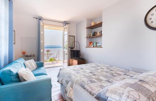 Belgirate Appartement | A Balcony on Lake Maggiore