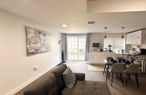 Paoli Appartement | A basement apartment with private bedroom, full bath, kitchen and entrance.