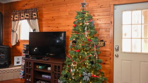 Laurelville Maison | A Beary Cozy Cabin in Hocking Hills