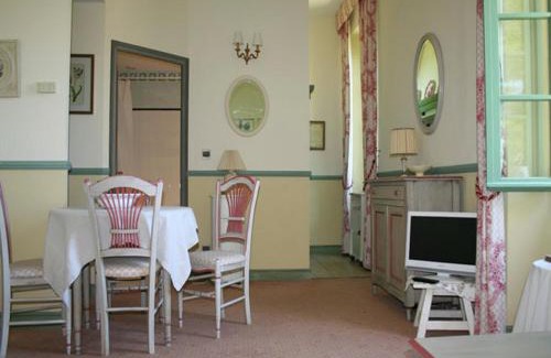 Montbrun-les-Bains Appartement | A beautiful 2 persons studio in a chateau with swimming pool