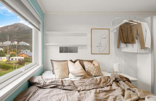Laksevag Appartement | A beautiful 3-bedroom apartment with stunning views and free parking