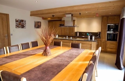 Praz-sur-Arly Chalet De Ski | A beautiful chalet for 14 people located in the city center of Praz-sur-Arly