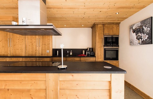 Praz-sur-Arly Chalet De Ski | A beautiful chalet for 14 people located in the city center of Praz-sur-Arly