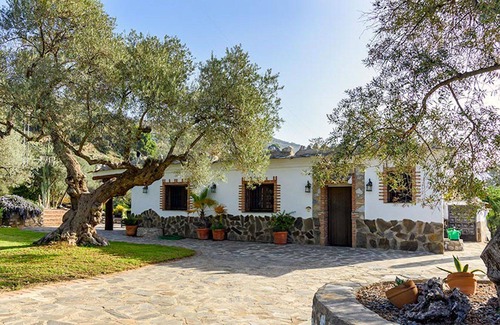 Orgiva Maison | Une belle maison de campagne dans de beaux jardins avec vue sur la montagne à 360 degrés.