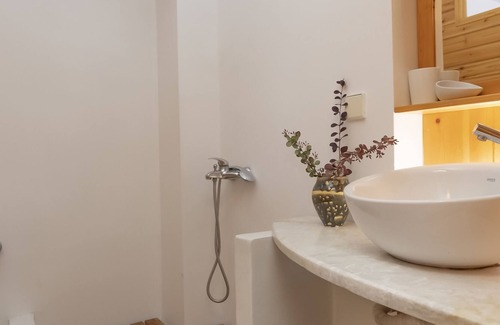 Aristotelis Maison | A beautiful house in the country side, with direct access to a magnificent beach