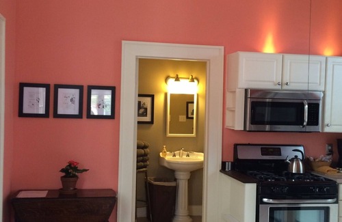 Saint Roch Cottage | A Beautiful Jewel Box ... Cette Maison est peint en noir!