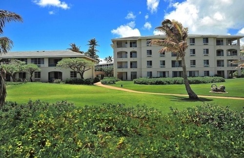 Bayview Copropriété | A BEAUTIFUL OCEANFRONT RESORT, 2BDRM, Full Kitchen, wifi, pool & bar, fitness