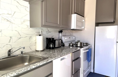 Gardens Copropriété | A Beautiful Storey - Quiet Condo minutes from Midland Memorial