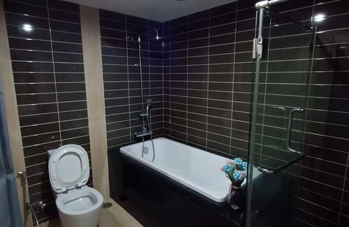 Nong Bon Appartement | A Bedroom and Den next to MRT