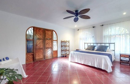 Ballena Station Balnéaire | A boutique jungle oasis! Spacious villa with resort amenities.