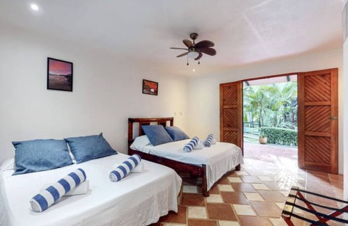 Ballena Station Balnéaire | A boutique jungle oasis! Spacious villa with resort amenities.