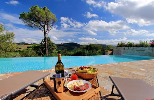 San Severino Marche Maison | A breathtaking view from a dream cottage.