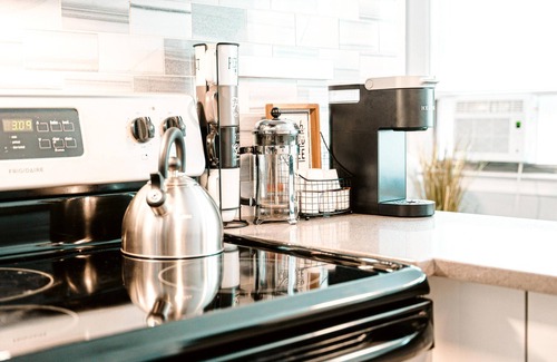 Mill River Appartement | A brick's throw away to Sally's Apizza!
