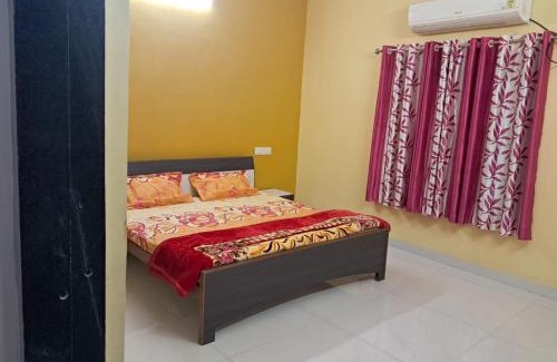 Vapi Lit Et Petit-Déjeuner | A C Room Near Devka Beach with Refrigerator,Microwave, RO Water