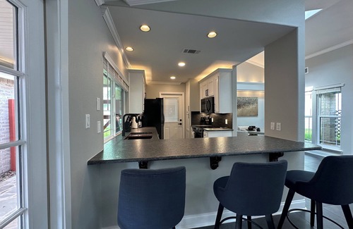 Victoria Maison | A&C WATERFORD COTTAGE