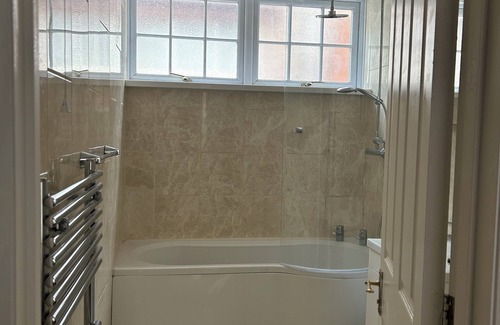 Finchley Church End Maison | A calm retreat where you can unwind, in a lovely location.