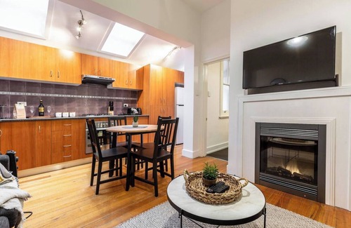Carlton North Maison | A Carlton Classic Quaint Inner City Getaway