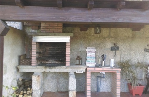 Ponte Caldelas Maison | Une Casa da Xeitosa avec piscine privée, WiFi gratuit, barbecue, familles idéales pour PingPong