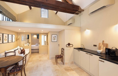 Saint-Thomas-d'Aquin Maison | A Charming 2-BR/2BA in Saint Germain