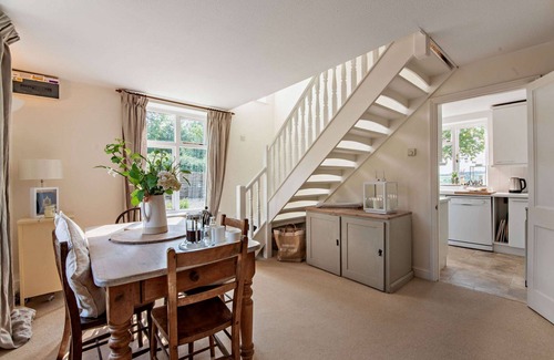 Churchill Cottage | A charming 3 bedroom holiday cottage with private parking and delightful views - 2 Orchard Cottages