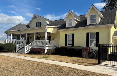 Wilmington Maison | Charming 3-bedroom/3.5 bath house in Wilmington with in-ground pool on the water