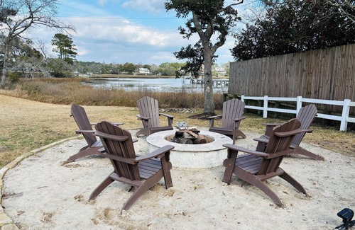 Wilmington Maison | Charming 3-bedroom/3.5 bath house in Wilmington with in-ground pool on the water