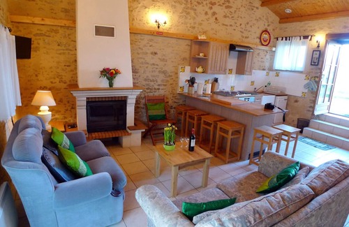 Sigournais Cottage | Une grange de charme dans un hameau rural près de Sigournais, à 30 minutes du Puy du Fou.