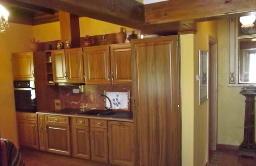 Pedrogao Grande Maison | A charming cottage surrounded by gardens in a small hillside hamlet