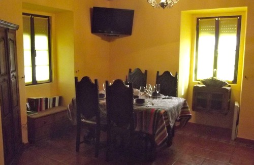 Pedrogao Grande Maison | A charming cottage surrounded by gardens in a small hillside hamlet