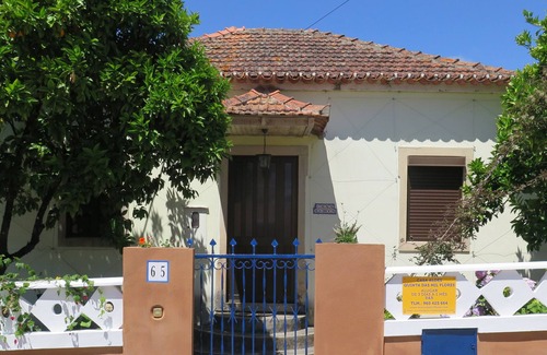 Pedrogao Grande Maison | A charming cottage surrounded by gardens in a small hillside hamlet