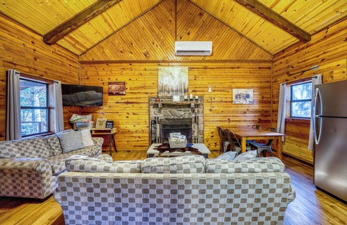 Saint Joe Cabine | Cozy 2-bedroom cabin in pleasant Saint Joe with WiFi, AC, and outdoor firepit.