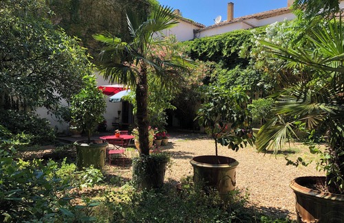 Sommieres Maison | Une charmante maison ancienne du 17ème Au milieu des vignes et Busches