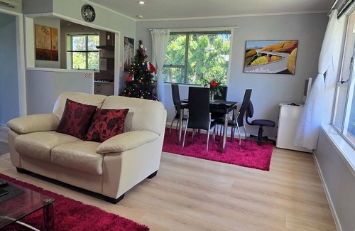 Torbay Maison | A charming house near by beaches in Auckland for a relaxing getaway