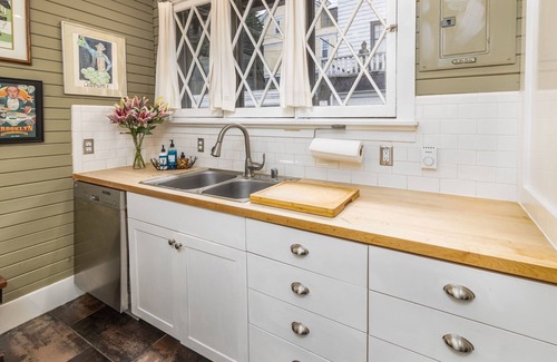 Portage Bay Cottage | Restauré Deux-Story Carriage House au coeur de Seattle!