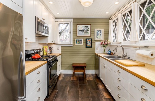 Portage Bay Cottage | Restauré Deux-Story Carriage House au coeur de Seattle!