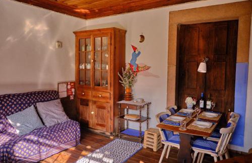 Sao Miguel de Poiares Maison | A Charming , Traditional Cottage at Quinta da Ribeira